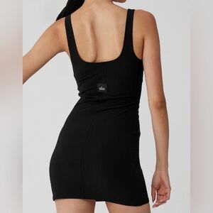 NWT ALO Alosoft Head Start Dress, black, sz M. Logo name patch. Form-fitting.